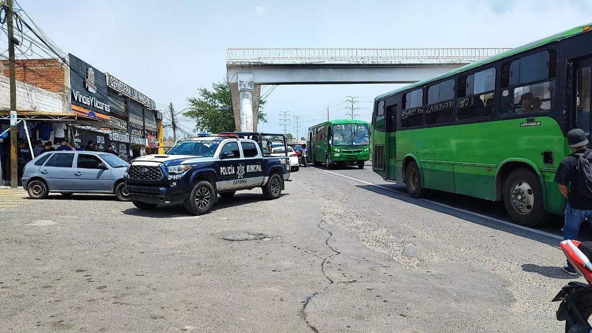 Robo de vehículo desata persecución en Zapopan